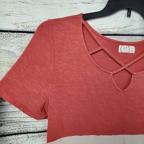 Maurices Medium Multi-Color SS Shirt - Picture 2 of 8